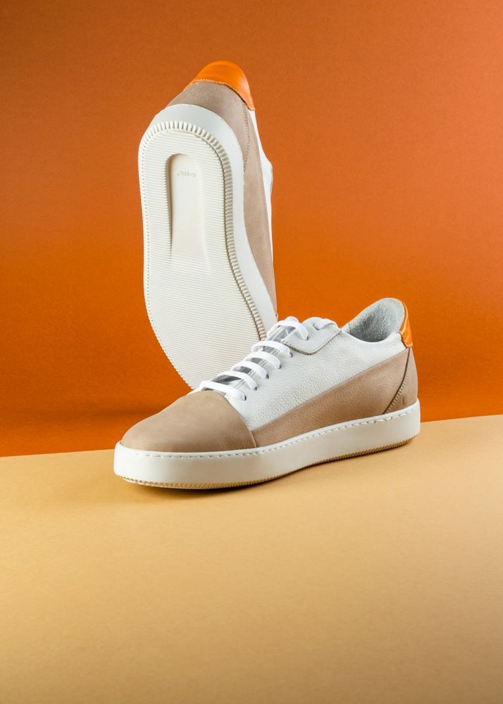 Beige leather sneaker